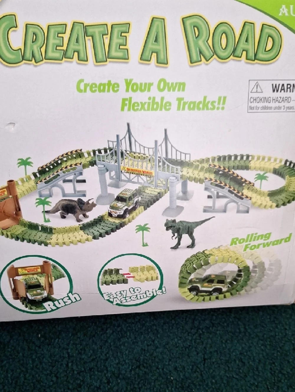 Reptile Habitat Flexible Track Set - Green & 2 Magic Cars